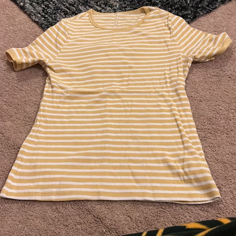 Free assembly large striped top - Picture 3 of 6